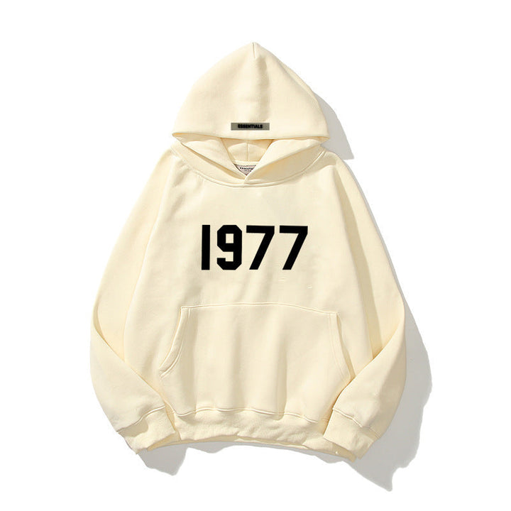 Retro 1977 streetwear hoodie, unisex fit, with trendy raglan sleeves for an urban vibe.