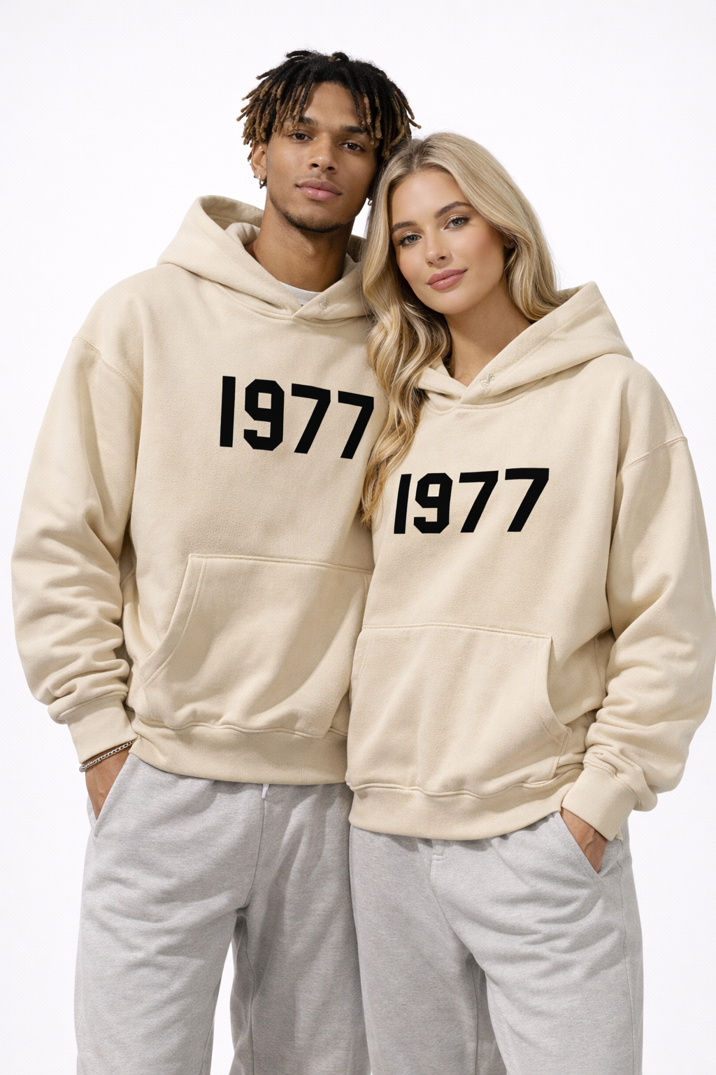 Fashionable streetwear sweatshirt with a 1977 print, raglan sleeves, perfect for everyday style.