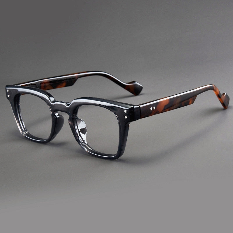 Stylish magnifying reading glasses, unisex design with clear vision. Features scratch-resistant lenses & comfortable acetate frame.