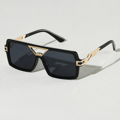 Dark-lensed unisex fashion eyewear, delivering ultimate UV400 protection & a stylish look.