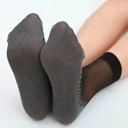 Athletic unisex socks: sweat-absorbing, anti-slip, moisture-wicking for active lifestyles & dry feet.