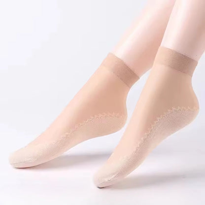 Soft, lightweight unisex socks with superior sweat absorption & moisture-wicking technology for ultimate comfort.