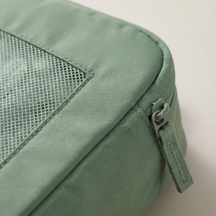 Organize luggage easily with unisex travel compression packing cubes. Essential for space-saving vacation packing.
