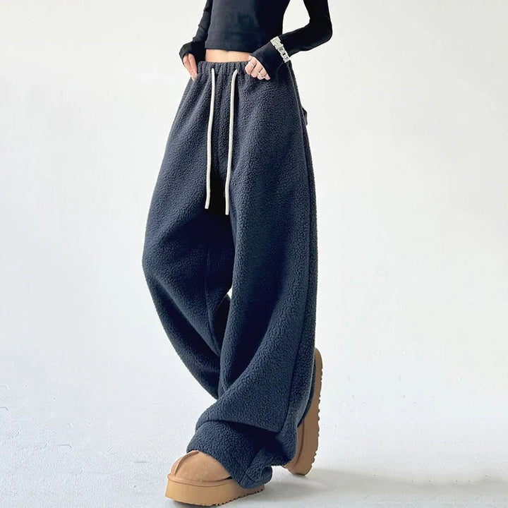 Close-up of the deep side pockets on comfortable unisex lounge sweatpants, ideal for everyday athleisure.