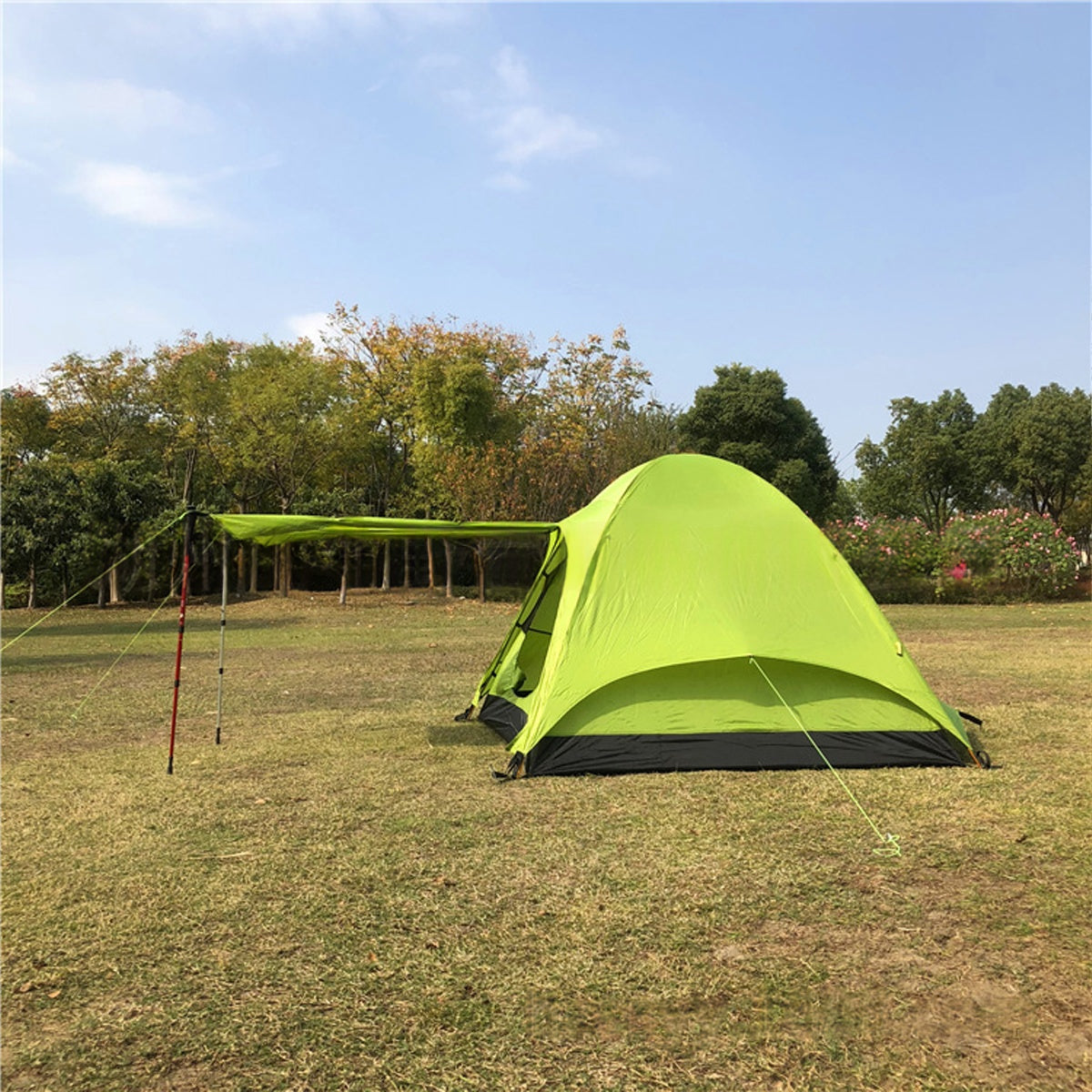 Zippers and seams of ultralight 3-person waterproof camping tent, quality check