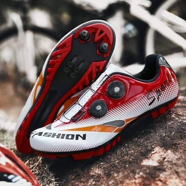 Sporty biking shoes, ideal for advanced cyclists, studio shot
