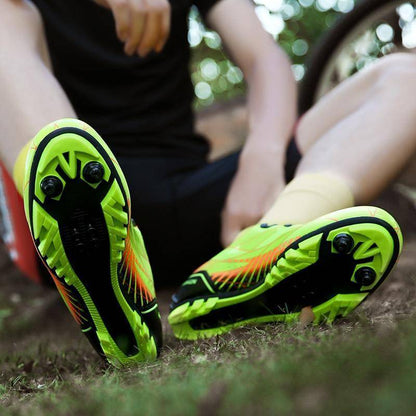Road cycling clipless shoes for men and women, aerodynamic design