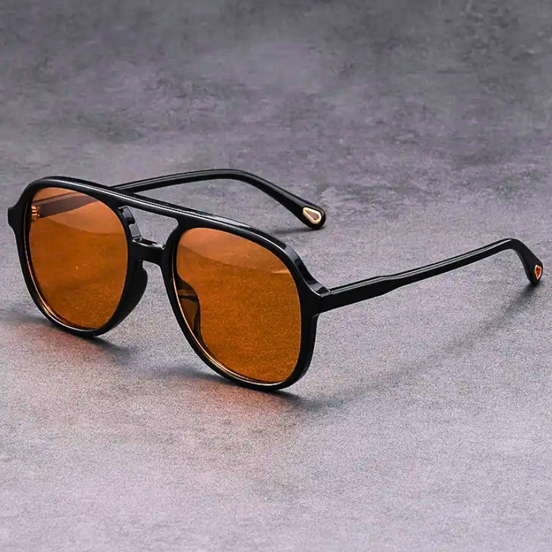 Stylish unisex vintage sunglasses featuring gradient lenses & UV400 eye protection. Trendy fashion accessory.