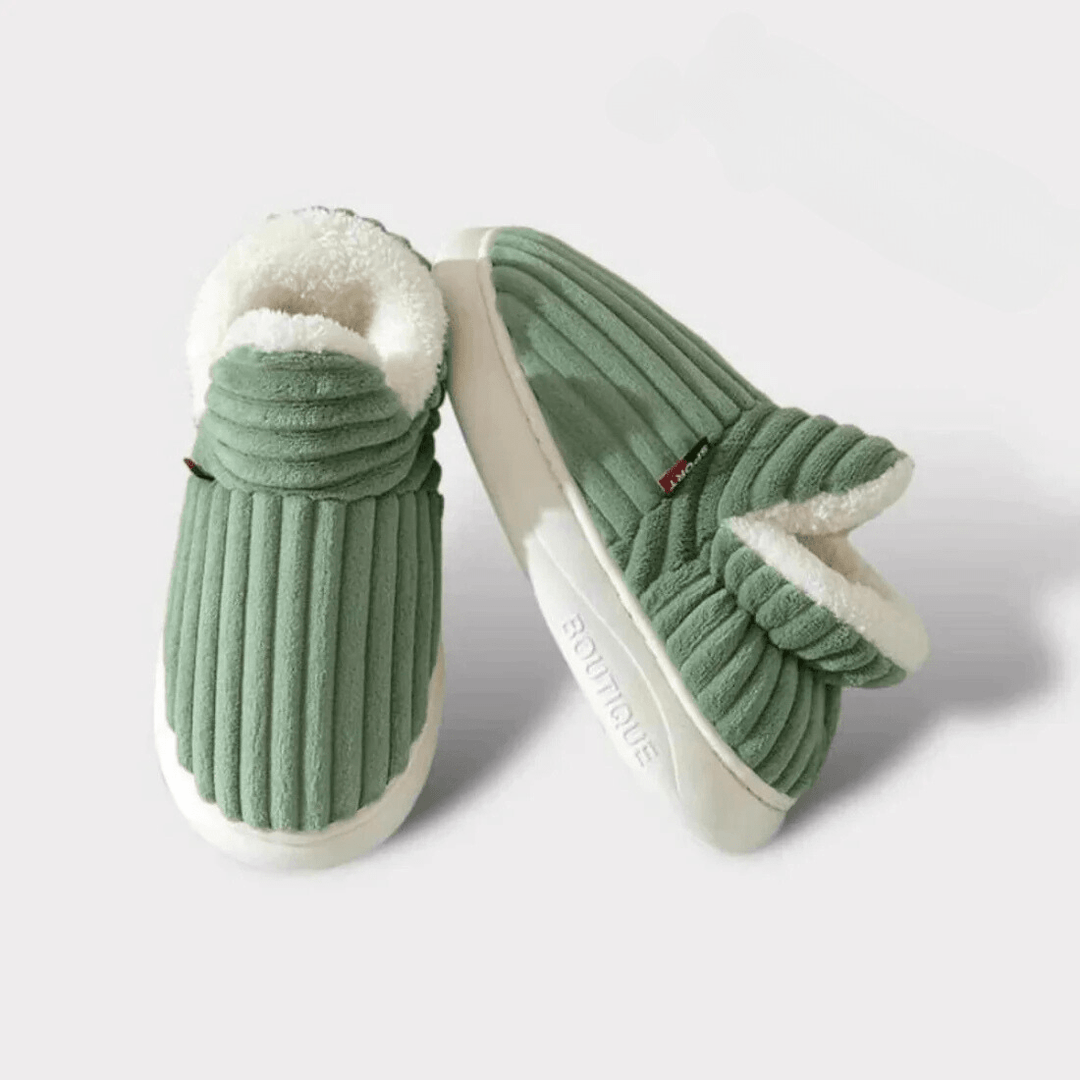 Indoor comfort: unisex thermal slippers, non-slip, perfect for cozy winter evenings.