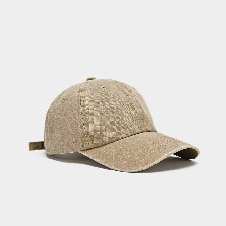 Washed cotton baseball cap, unisex, ideal for casual everyday wear. Features an adjustable strap.