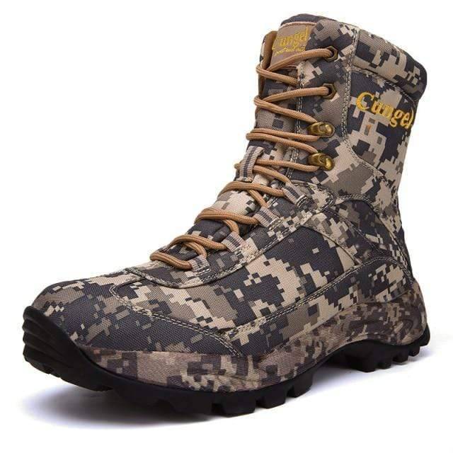 Pair of robust unisex hiking boots, ideal for trekking and tactical use in challenging outdoor conditions