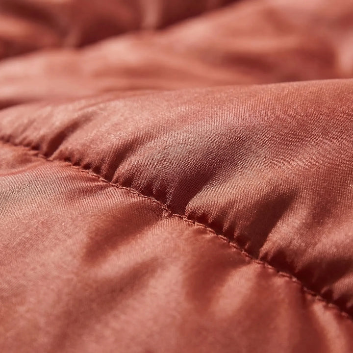 Compact & lightweight unisex wide 3-season sleeping bag, ideal for adult hiking & versatile outdoor use.