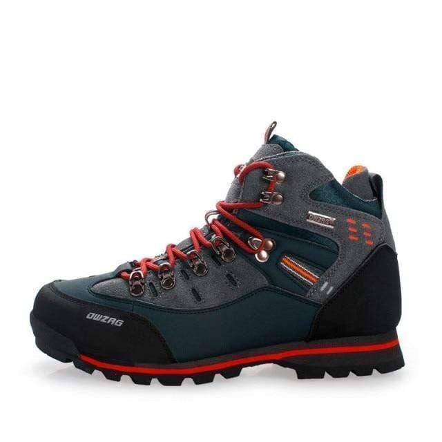 Durable unisex winter footwear, perfect for mountain trail hiking