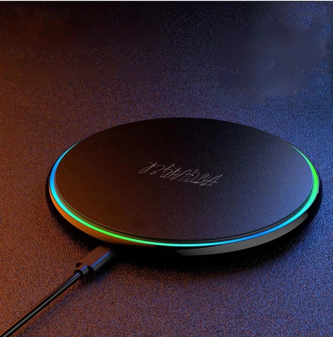 Universal 30W wireless fast charging pad for smartphones, iPhone & Android. Quick induction charge.
