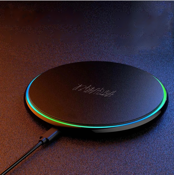 Universal 30W wireless fast charging pad for smartphones, iPhone & Android. Quick induction charge.