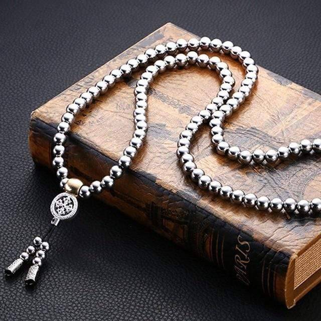 Detail shot of the secure clasp on the 10mm Buddha Beads EDC Chain, ensuring reliability.