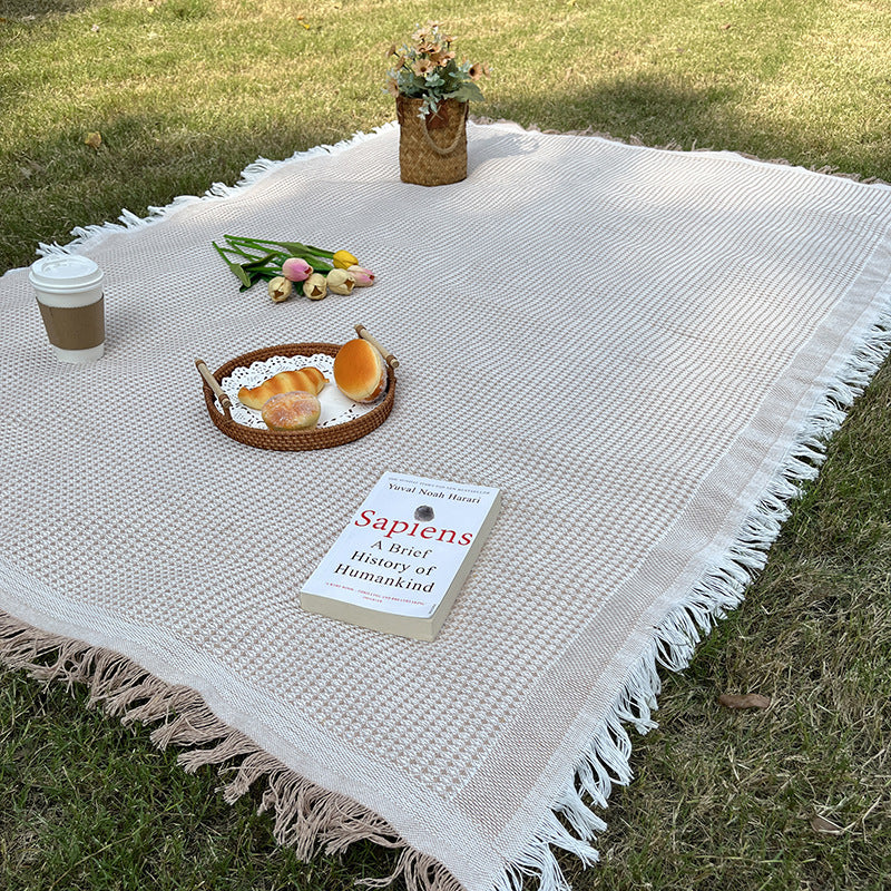 Versatile checkered blanket, perfect for camping, picnics, and as a stylish home throw