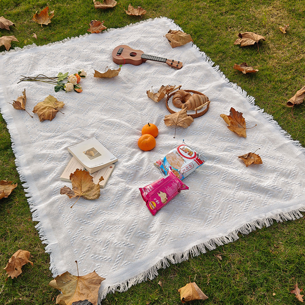 Plaid camping blanket, robust & moisture resistant, ideal for all outdoor activities