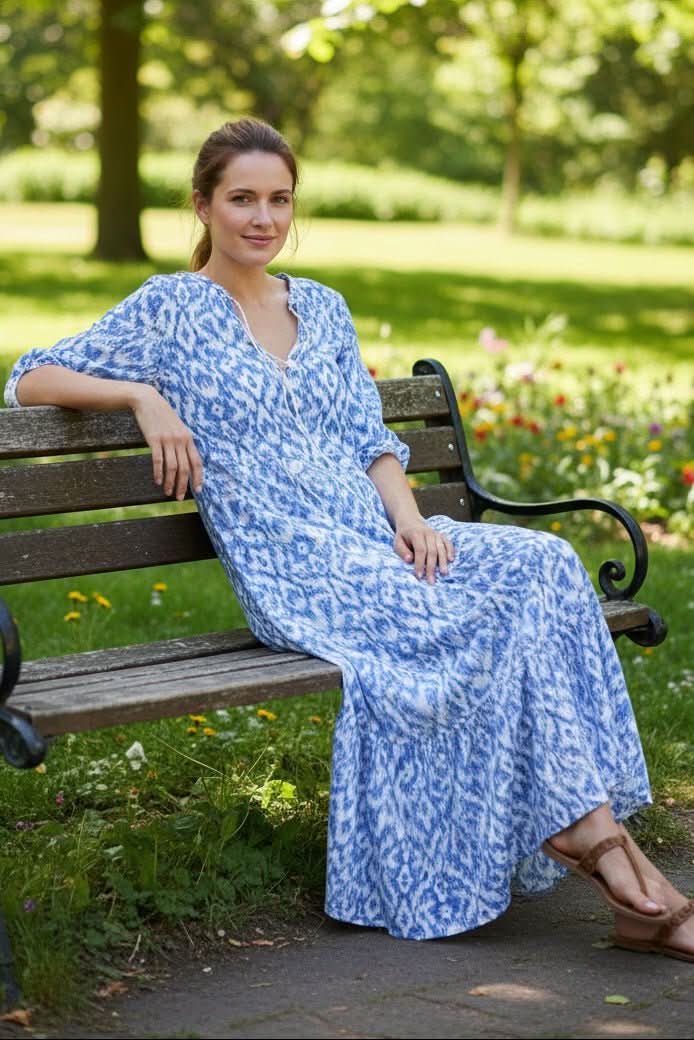 Comfortable & stylish women's vibrant maxi dress. Flowy summer dress, ideal for casual wear, beach, or resort.