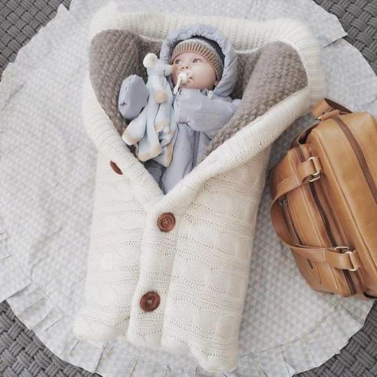 Warm & Cozy Baby Swaddle Blanket in soft fleece, perfect for infants & newborns. Essential for sleep & comfort.