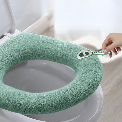 Plush polyester toilet seat cushion, soft & warm, enhances bathroom comfort and home decor.