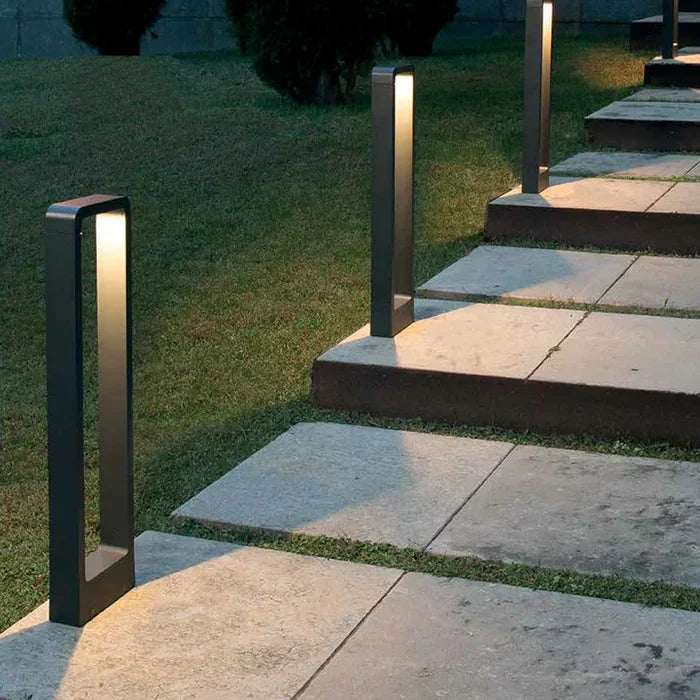 Durable LED garden ground spot, waterproof IP67, perfect for outdoor pathway and landscape illumination. Gray finish.