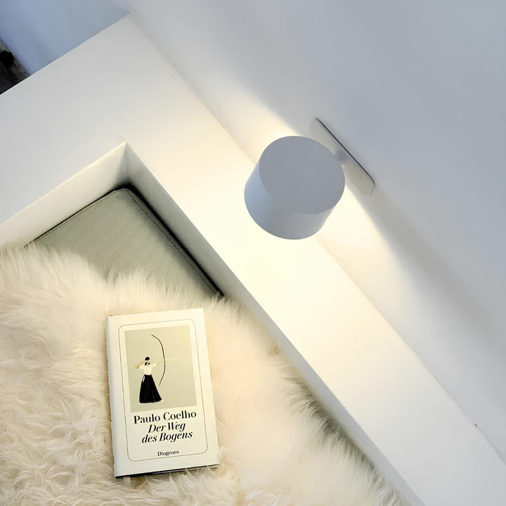 Stylish wireless wall lamp, dimmable, 360° rotating rechargeable LED for modern interior.