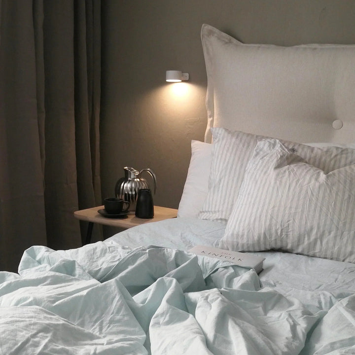 Home decor wireless wall lamp, dimmable LED, 360° rotating rechargeable light.