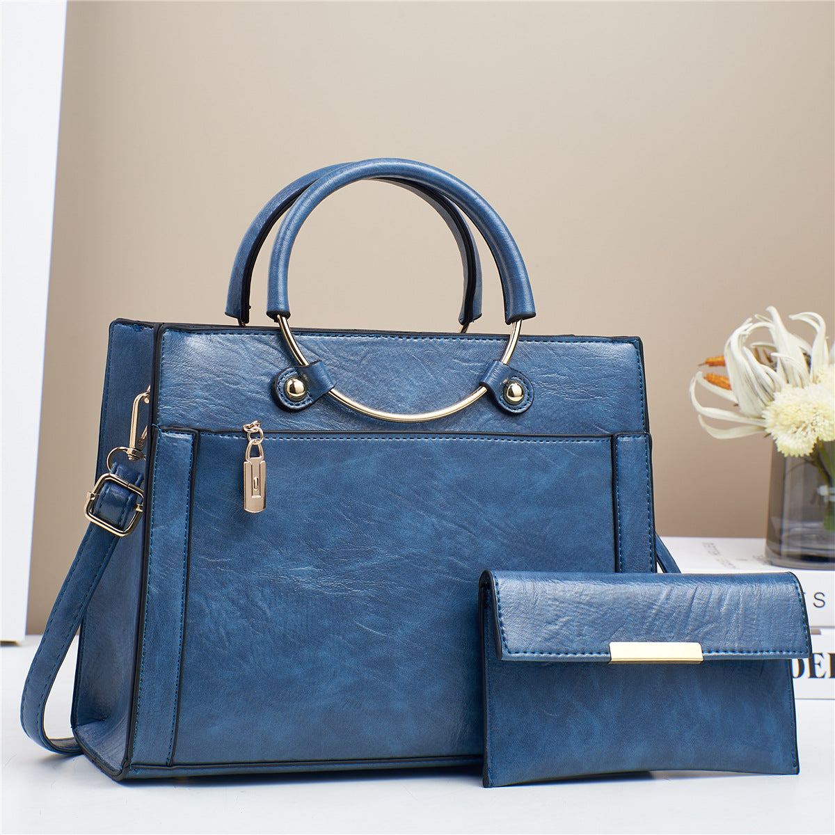 Organized & stylish: Women's multi-piece shoulder handbag set with a convenient crossbody bag.
