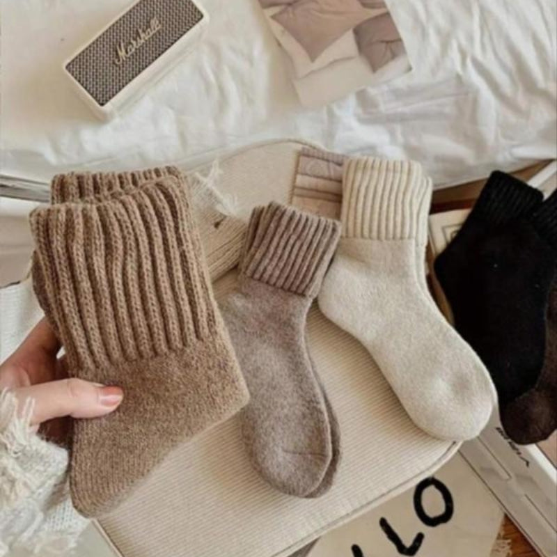 Soft, comfortable women's 5 pack winter socks. Cozy & warm for cold weather, ideal daily wear fall/winter fashion.