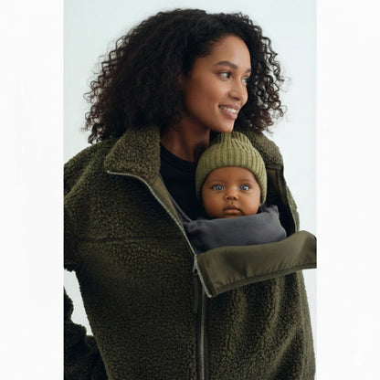 Versatile women's jacket: adaptive for maternity, baby carrier compatible, offering cozy comfort & style.