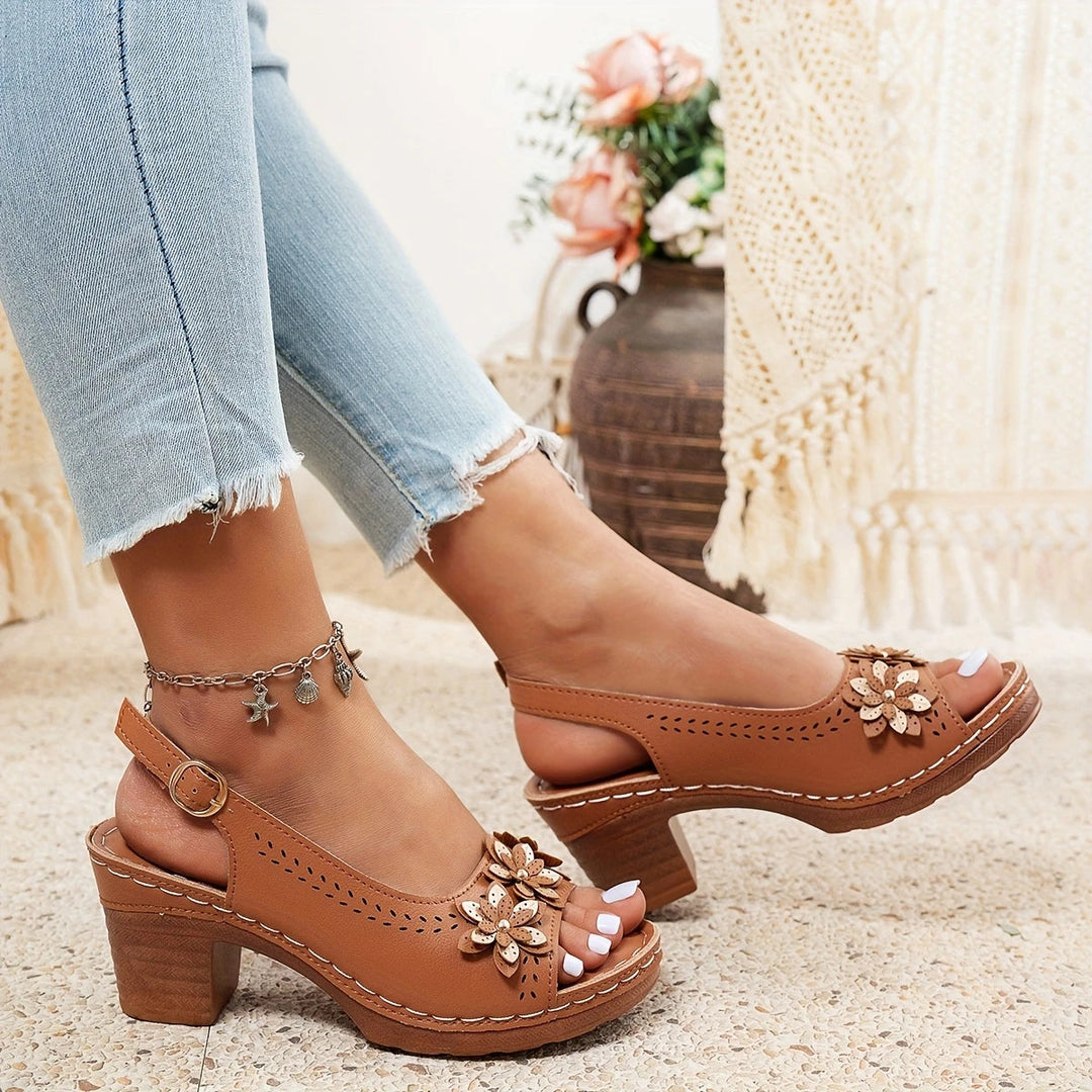 Stylish women's adjustable sandals, made for lightweight comfort & secure daily wear.