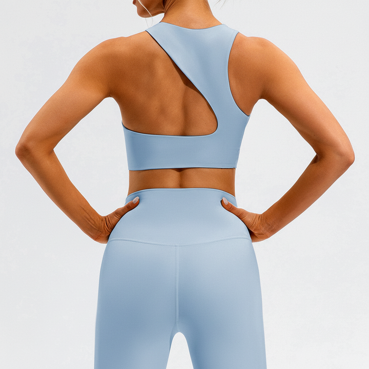 Women's Ainsley seamless performance top, great for a workout set or comfortable sports outfit. Yoga wear.