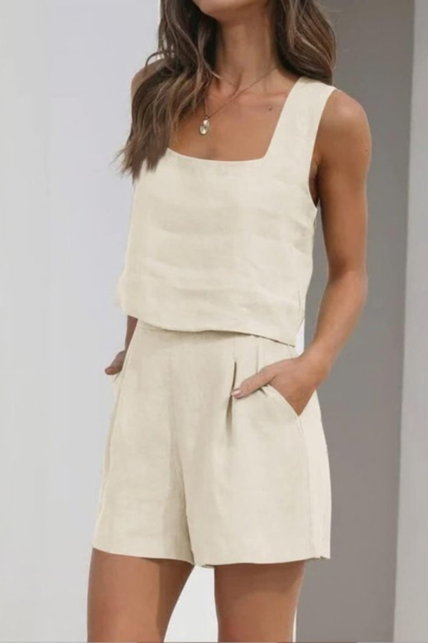 Effortless women's casual shorts set, ideal for all-day comfort and summer vacation wear. Lightweight and stylish.