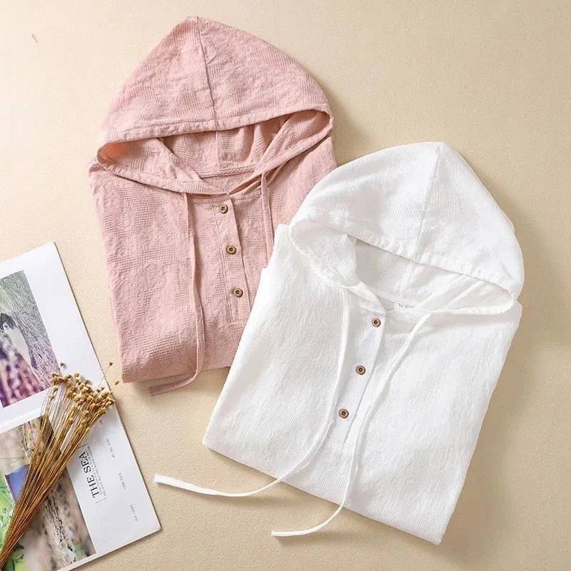 Comfortable, lightweight Amélise hooded blouse in white, ideal for everyday elegance.