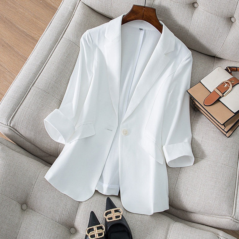 Fashionable Ava women's blazer. A versatile jacket, perfect for stylish workwear, office, or casual looks.