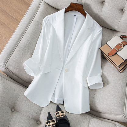 Fashionable Ava women's blazer. A versatile jacket, perfect for stylish workwear, office, or casual looks.