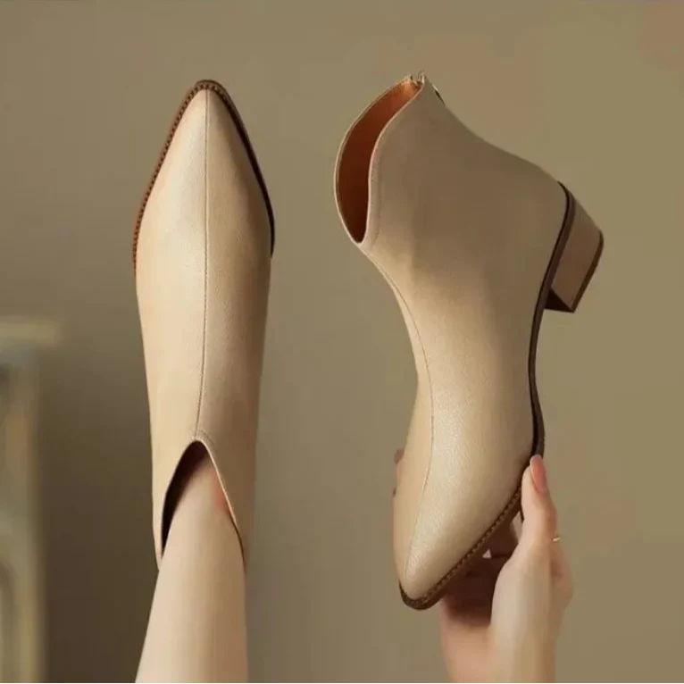 Easy slip-on women's ankle boots, featuring a fashionable pointed toe and stable low heel.