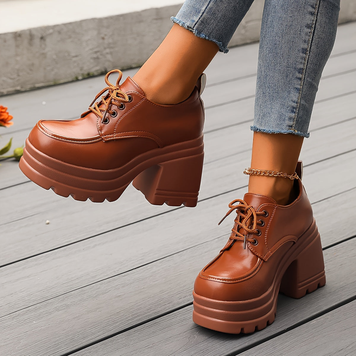 Stylish women's platform oxfords featuring a sturdy chunky block heel, perfect for modern fashion.