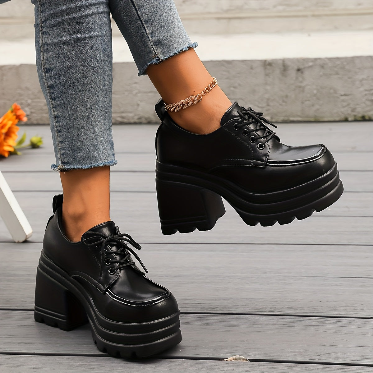 Versatile women's chunky platform oxfords blending retro appeal with contemporary fashion trends.