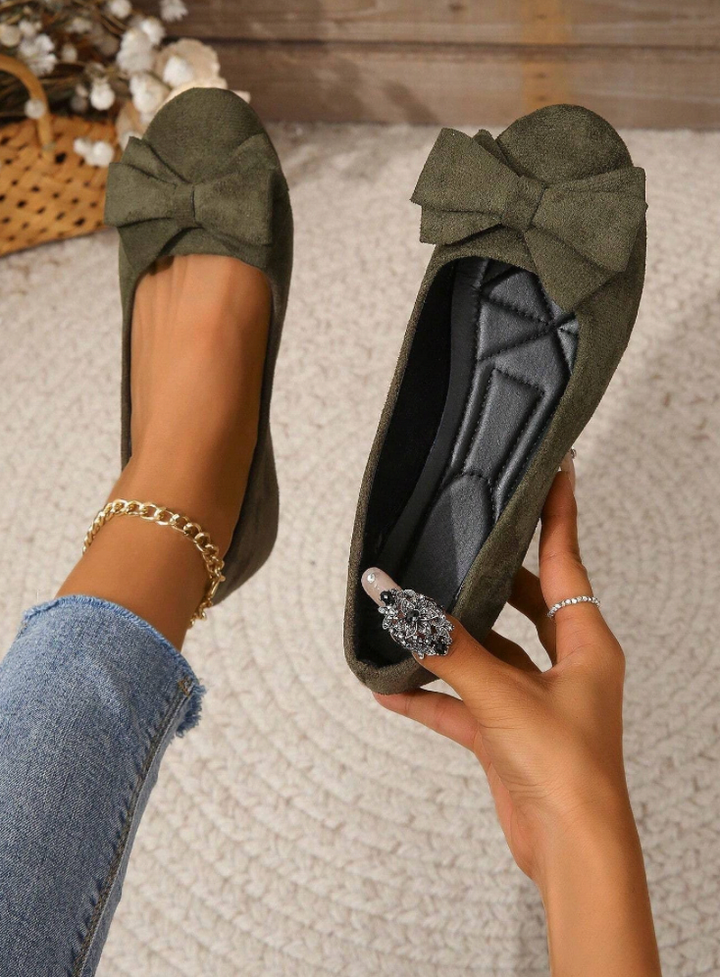 Versatile women's comfort loafer flats, featuring cushioning, support, and slip-resistant design.