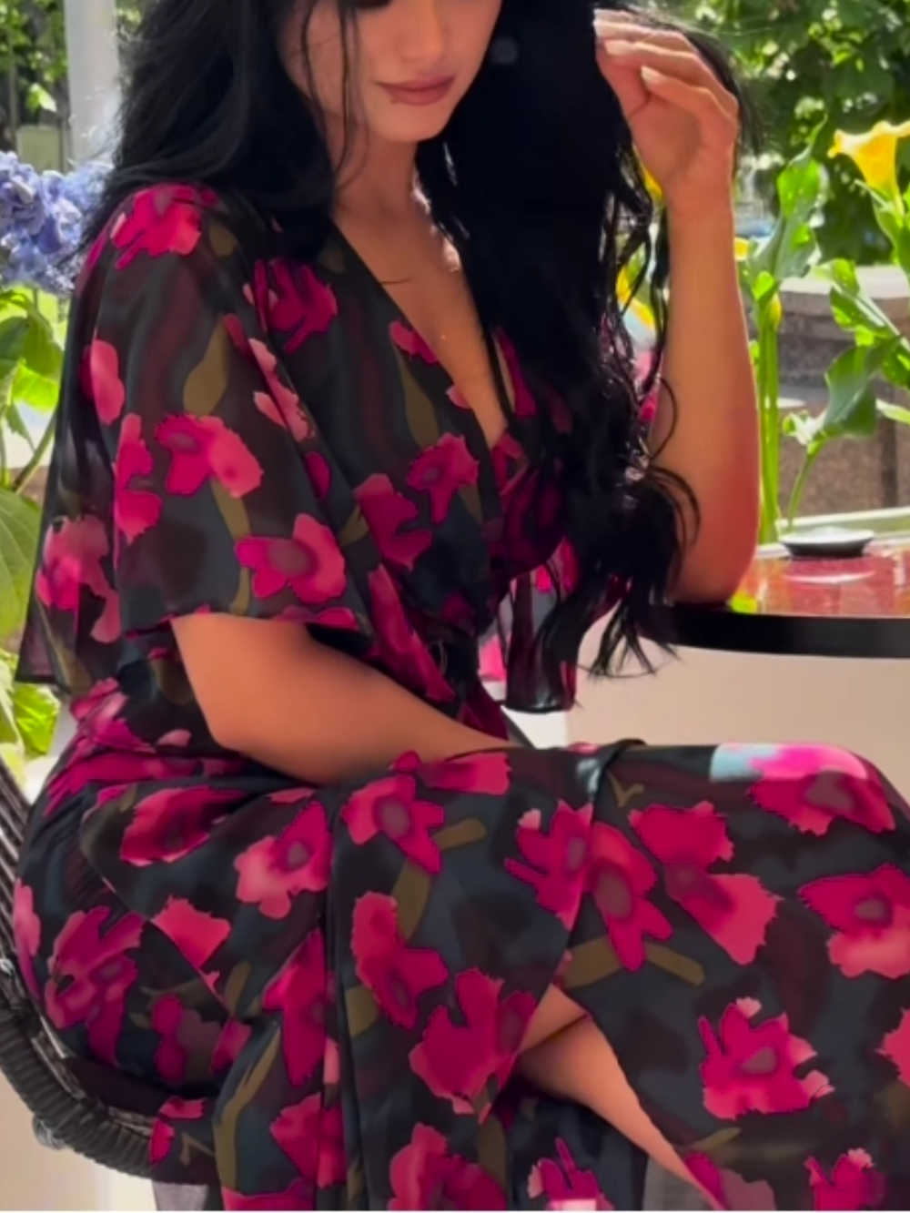 Flowy floral print maxi dress for women, ideal for casual summer events or elegant parties. Features V-neck.