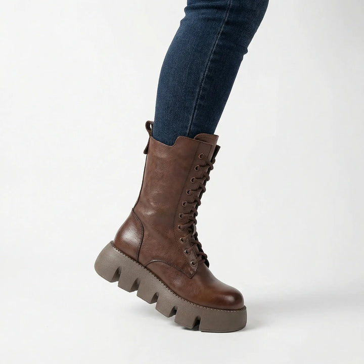 Women's fall fashion platform combat boots, lace-up, with arch support for daily comfortable walking.