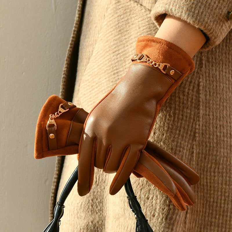 Luxurious women's leather gloves, featuring a cozy cashmere lining. Ideal for cold weather and stylish outfits.
