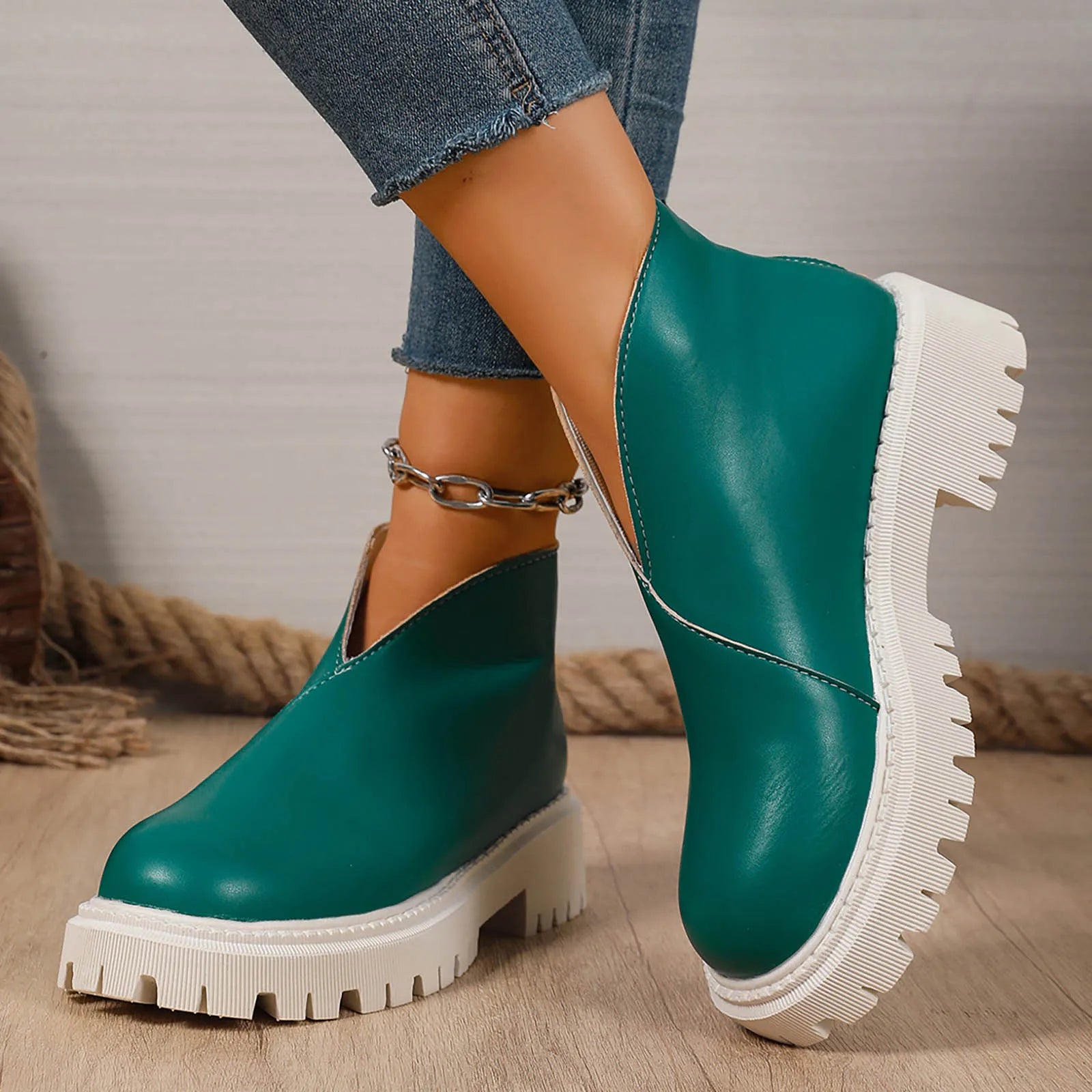 Slip-on women's leather platform shoes, offering both height and ergonomic comfort.