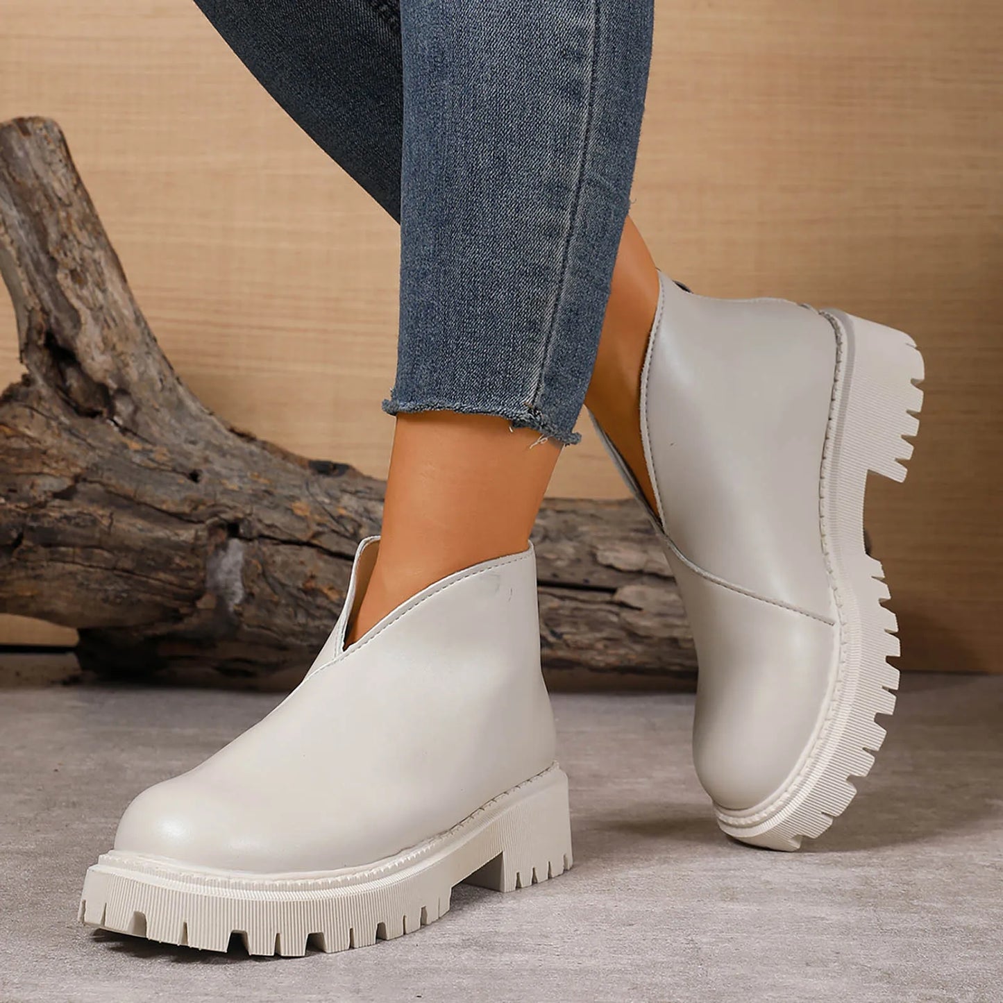 Versatile women's leather platform footwear, great for casual or smart-casual looks.