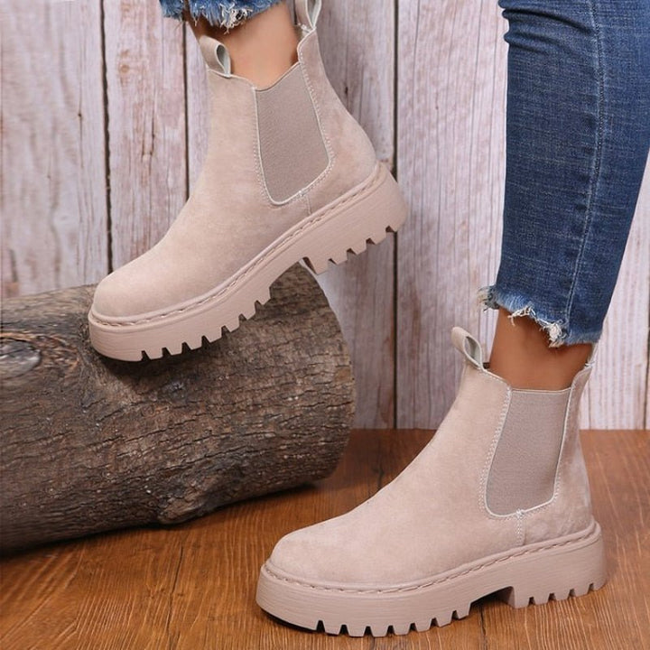 Comfortable women's platform Chelsea ankle boots with elastic panels. Easy pull-on chunky sole streetwear.