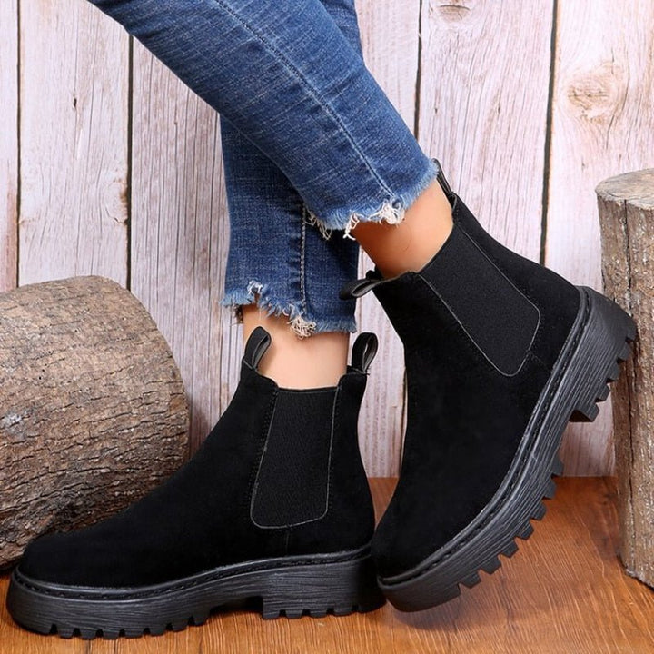 Women's versatile platform Chelsea boots. Black leather-look ankle boots with elastic panels & chunky sole for street fashion.