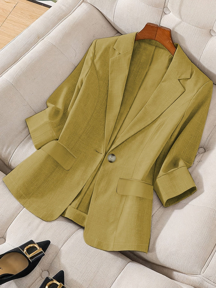 Chic women's tailored cropped blazer. Versatile fashion jacket, perfect for business casual & elegant work attire.