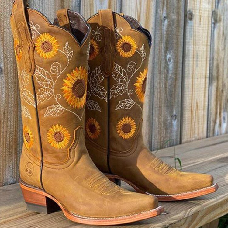 Versatile women's comfort boots, boho-inspired, perfect for casual fall & winter fashion.